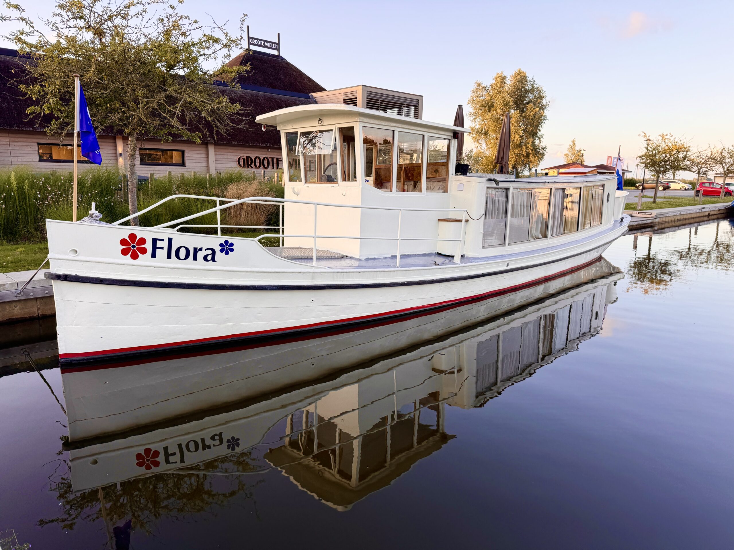 Salonboot Flora